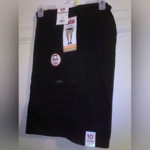 Black Wrangler Relaxed Fit Cargo Shorts Size 36 inseam 10" New w/tags